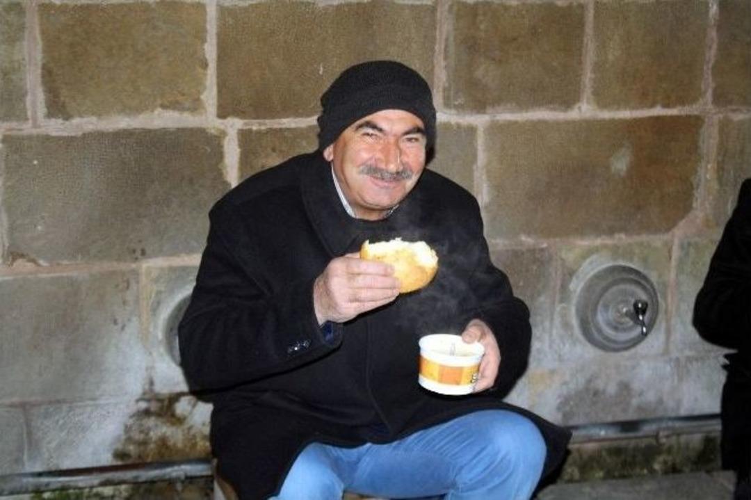 Sabah Namazı Sonrası &Ccedil;orbalar Yozgat Belediyesi&rsquo;nden