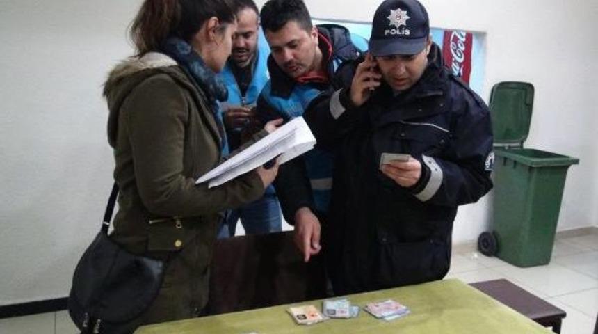 Polislere 'ben Yoruldum Hayat' Şarkısını S&ouml;ylediler