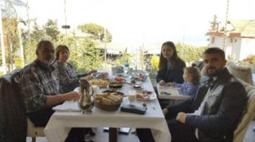 Kaleci Onur&rsquo;un Aile Saadeti