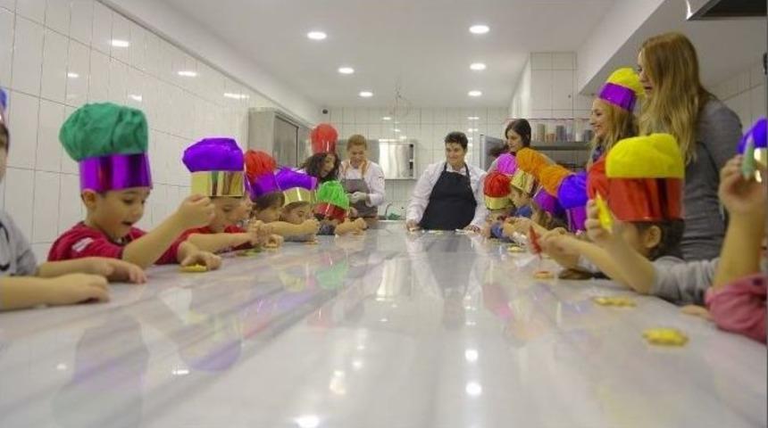 Maltepeli &Ccedil;ocuklar Mutfak Ziyaretinde