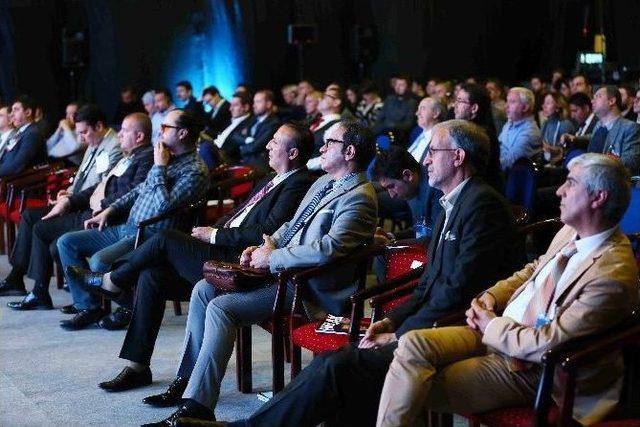 Cnr Emlak Zirvesi&rsquo;nde Kentsel D&ouml;n&uuml;ş&uuml;m Masaya Yatırıldı 3