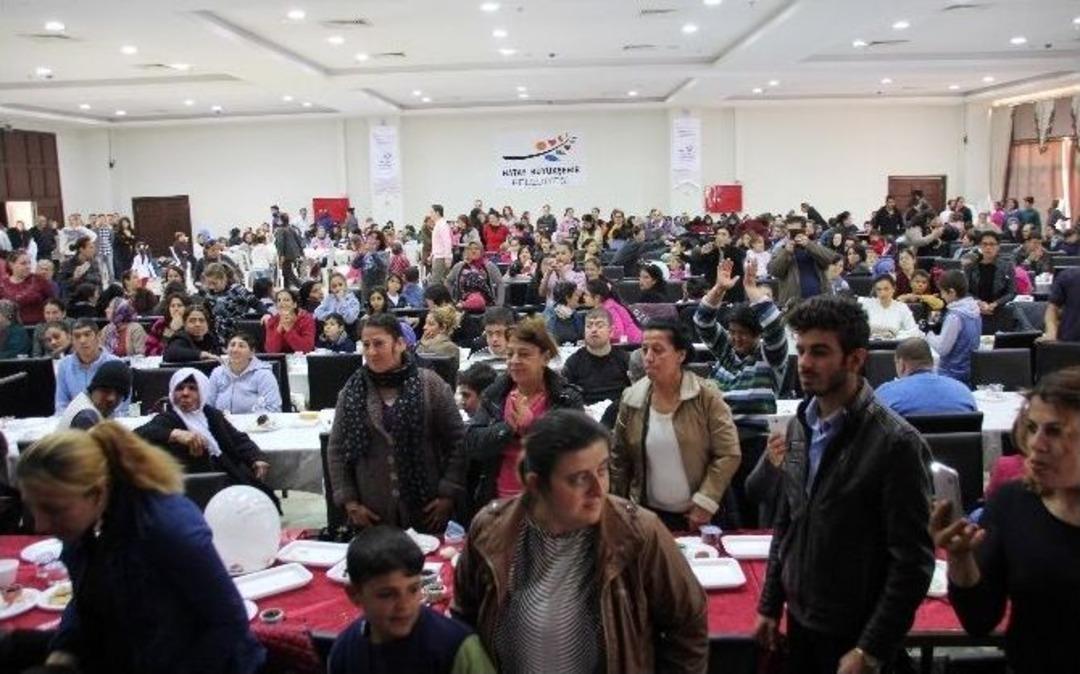 Hatay&rsquo;da Yardıma Muhta&ccedil; 600 Kişiye Kahvaltı Verildi