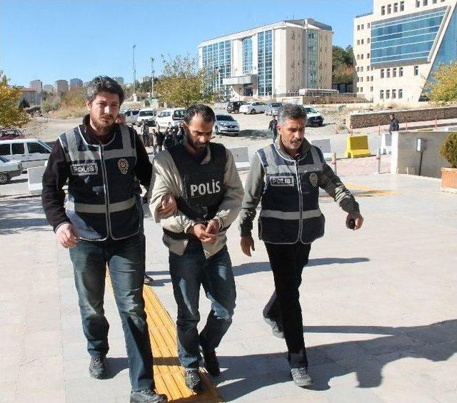 Karısını &Ouml;ld&uuml;ren Koca Adliyeye Sevk Edildi 1