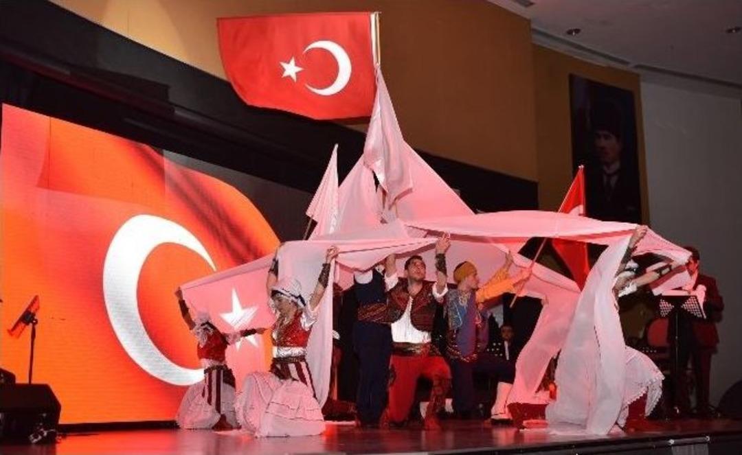 &ldquo;t&uuml;rk&ccedil;e Aşkı Vatan Aşkı&rdquo; B&uuml;y&uuml;ledi