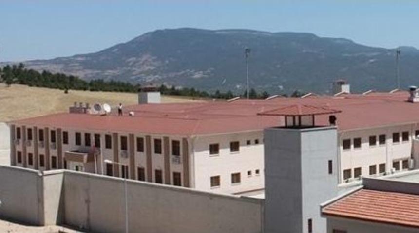 Fet&ouml;&rsquo;den Tutuklanan &Ouml;ğretmen Cezaevinde Kendini Astı