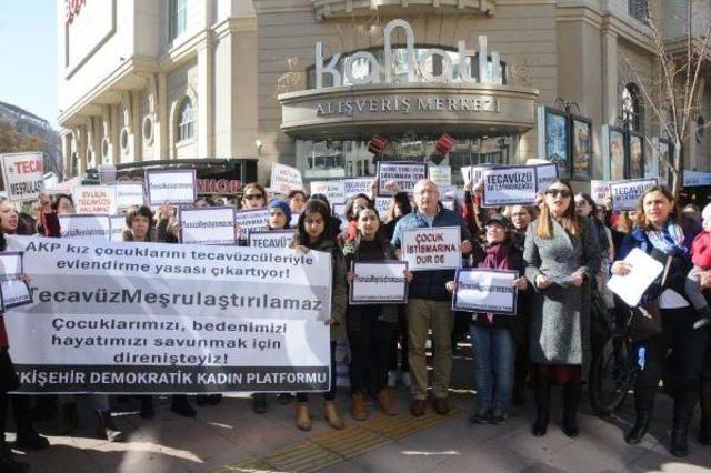 Eskişehir'de Kadınların Cinsel Istismar Önergesi Eylemi