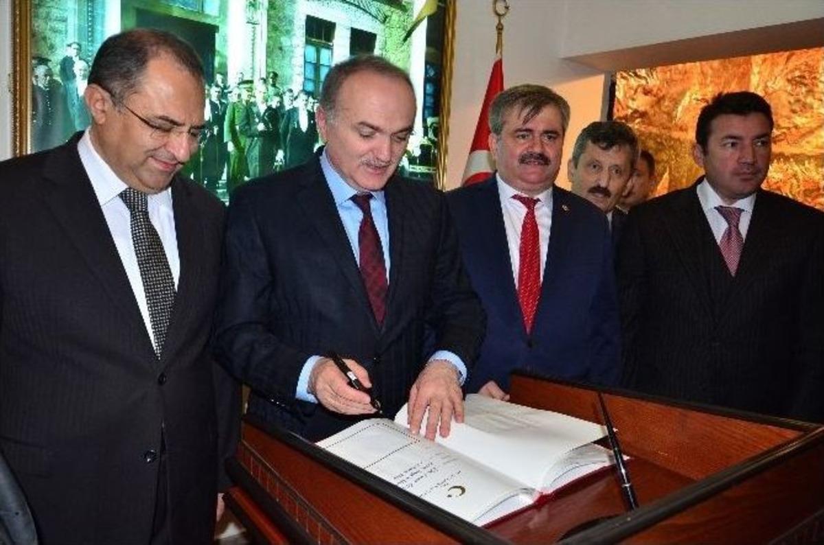 Bakan &Ouml;zl&uuml;, Doğum G&uuml;n&uuml;nde "end&uuml;stri B&ouml;lgesi" M&uuml;jdesi Verdi