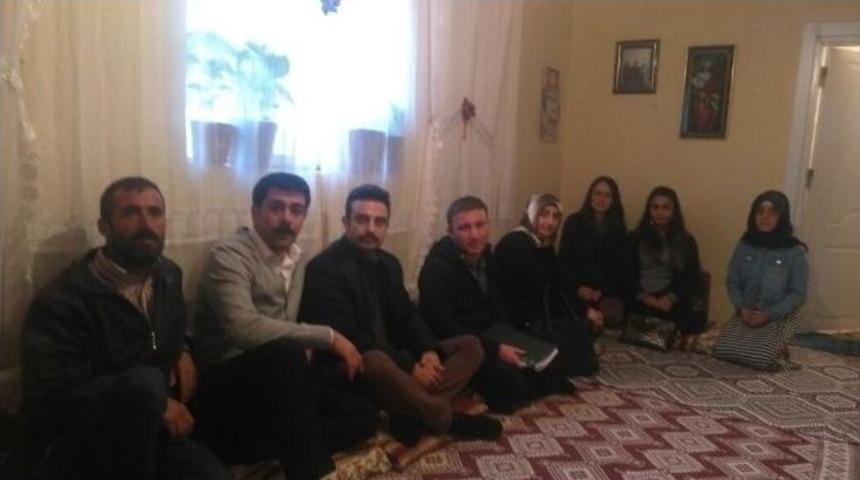 Varto&rsquo;da Taşımalı Eğitim G&ouml;ren &Ouml;ğrencilere &Ouml;ğretmenlerinden Ev Ziyareti