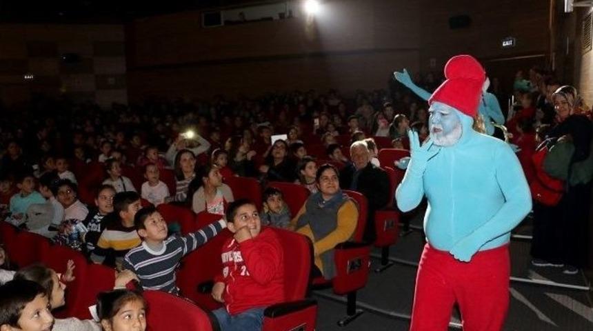 &Ccedil;ocuklar &rsquo;şirinler&rsquo; İle G&uuml;ld&uuml;