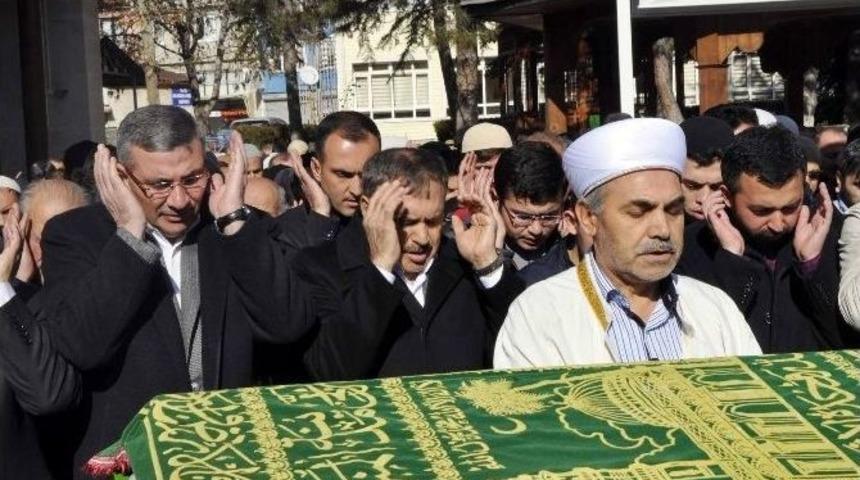 Bakan Eroğlu, Eski Milli Eğitim M&uuml;d&uuml;r&uuml; &Ouml;zsoy&rsquo;un Cenaze T&ouml;renine Katıldı