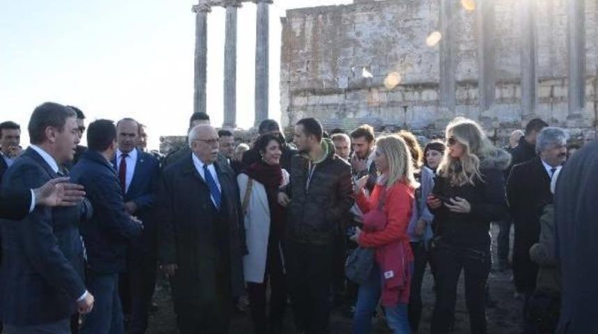 Bakan Avcı K&uuml;tahya'da Sıtkı Ol&ccedil;ar &Ccedil;ini M&uuml;zesi'ni A&ccedil;tı (2)