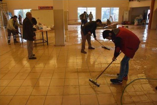 İzmir'de, Cemevine Ait Düğün Salonu Krizi Bitmedi