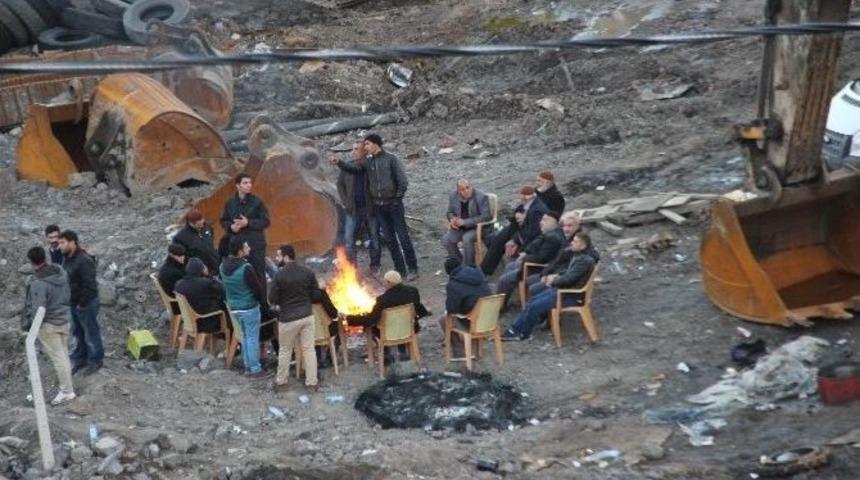 Şirvan&rsquo;da G&ouml;&ccedil;&uuml;k B&ouml;lgesinde Bekleyiş S&uuml;r&uuml;yor