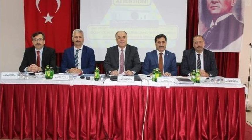 İl&ccedil;e Milli Eğitim M&uuml;d&uuml;rleri Salihli&rsquo;de Toplandı
