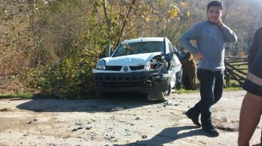 Bartın&rsquo;da Trafik Kazası: 4 Yaralı