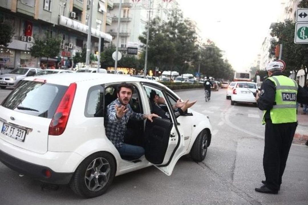 Holigan Taraftarlar Kız &Ccedil;ocuğuna Da Acımadı