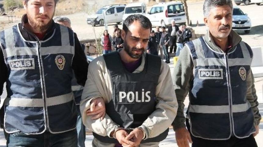 Oğlunu G&ouml;rmeye Gelen Eşini &Ouml;ld&uuml;ren Koca Tutuklandı