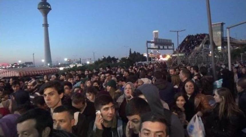 İstanbul'da Kitap Fuarı Izdihamı