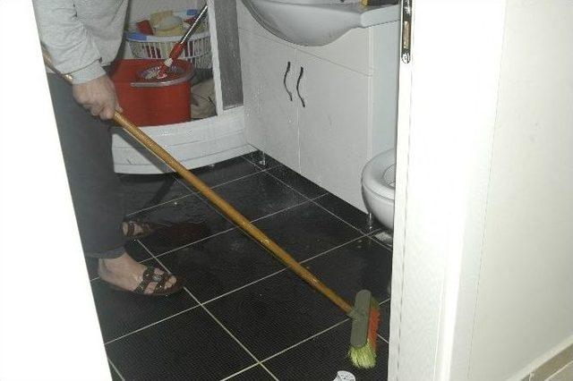 (&ouml;zel) Tıkanan Lağım Borusu Vatandaşı Perişan Etti 3