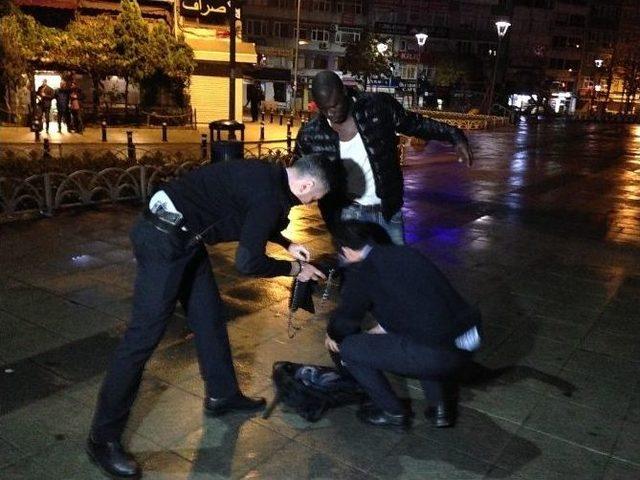 İstanbul Polisinden &ldquo;ka&ccedil;ak G&ouml;&ccedil;men&rdquo; Avı 1