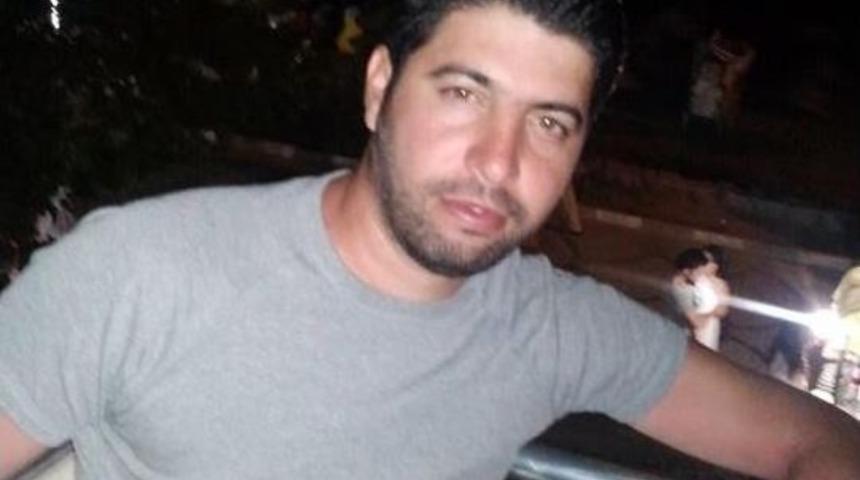 İzmir&rsquo;de Silahlı Kavga: 2 &Ouml;l&uuml; 1&rsquo;i Polis 3 Yaralı