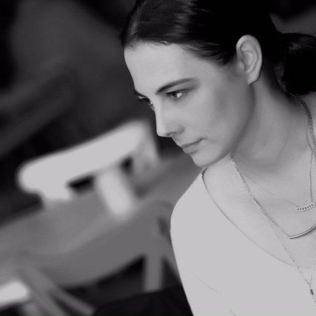 İzmir&rsquo;de Silahlı Kavga: 2 &Ouml;l&uuml; 1&rsquo;i Polis 3 Yaralı 1