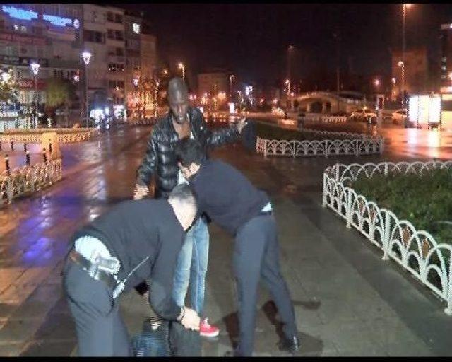 Polis Sokak Sokak Firar Eden Yabancı Aradı 1