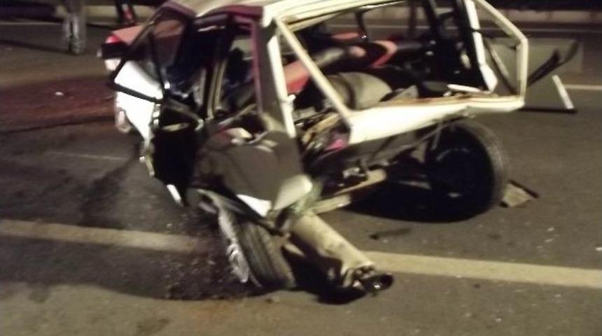 Kaza Sonrası Otomobil Metal Yığınına D&ouml;nd&uuml;