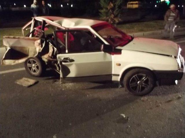 Kaza Sonrası Otomobil Metal Yığınına D&ouml;nd&uuml; 1