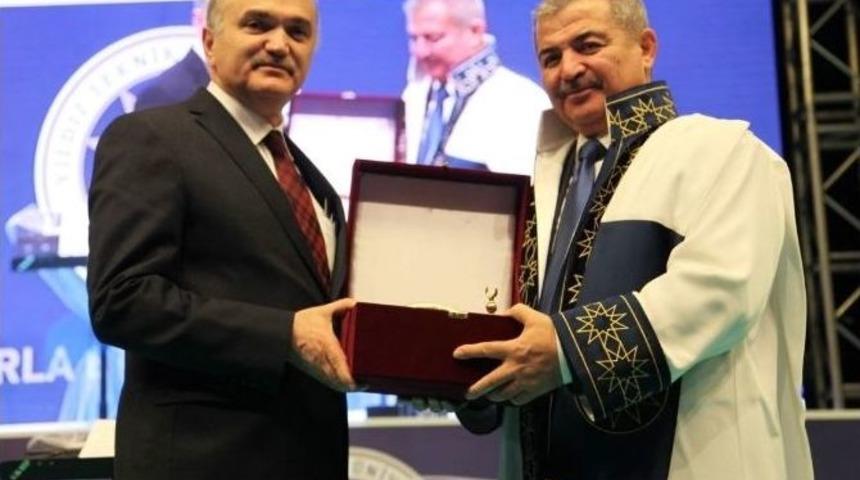 Yıldız Teknik &Uuml;niversitesi Akademik Yılı T&ouml;renle A&ccedil;ıldı