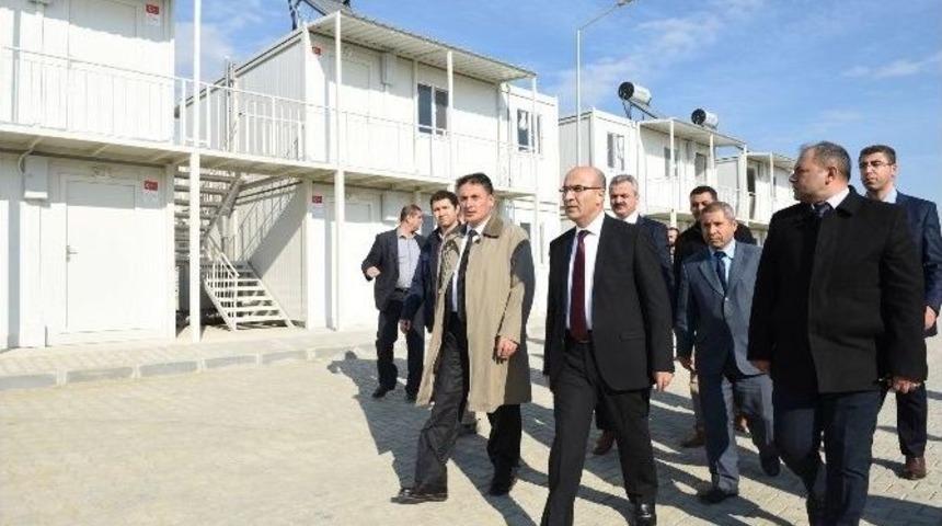 Vali Demirtaş, Sarı&ccedil;am&rsquo;da Yapımı Devam Eden &ldquo;konteyner Kent&rdquo;te İncelemelerde Bulundu