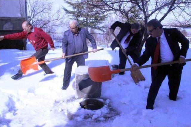 Erciyes Eteklerindeki Kuyulara Kar Basıldı