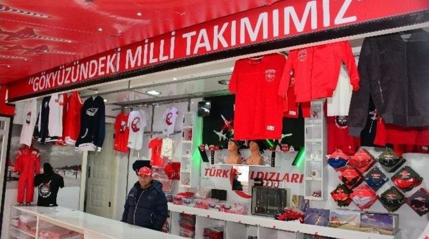 T&uuml;rk Yıldızları Tırı, Şehit Ailelerine Destek İ&ccedil;in Optimum&rsquo;da