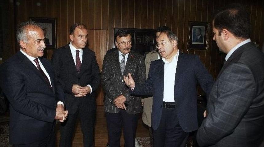 Sağlık Bakanı Akdağ, Rekt&ouml;r &Ccedil;omaklı&rsquo;yı Ziyaret Etti