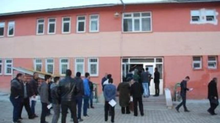 Oltu&rsquo;da 3 Bin 500 Kişi Kpss&rsquo;ye Girdi