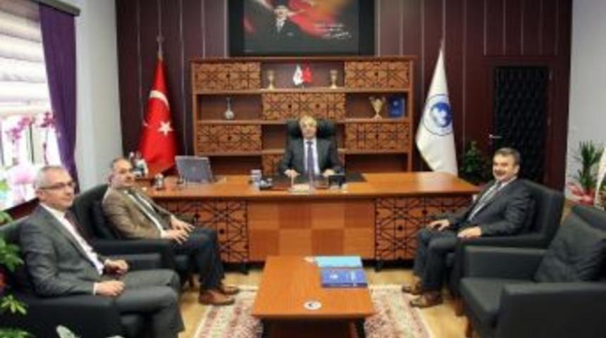 İl&ccedil;e Ve Belde Belediye Başkanlarından Rekt&ouml;r Şeng&ouml;r&rsquo;e Hayırlı Olsun Ziyareti