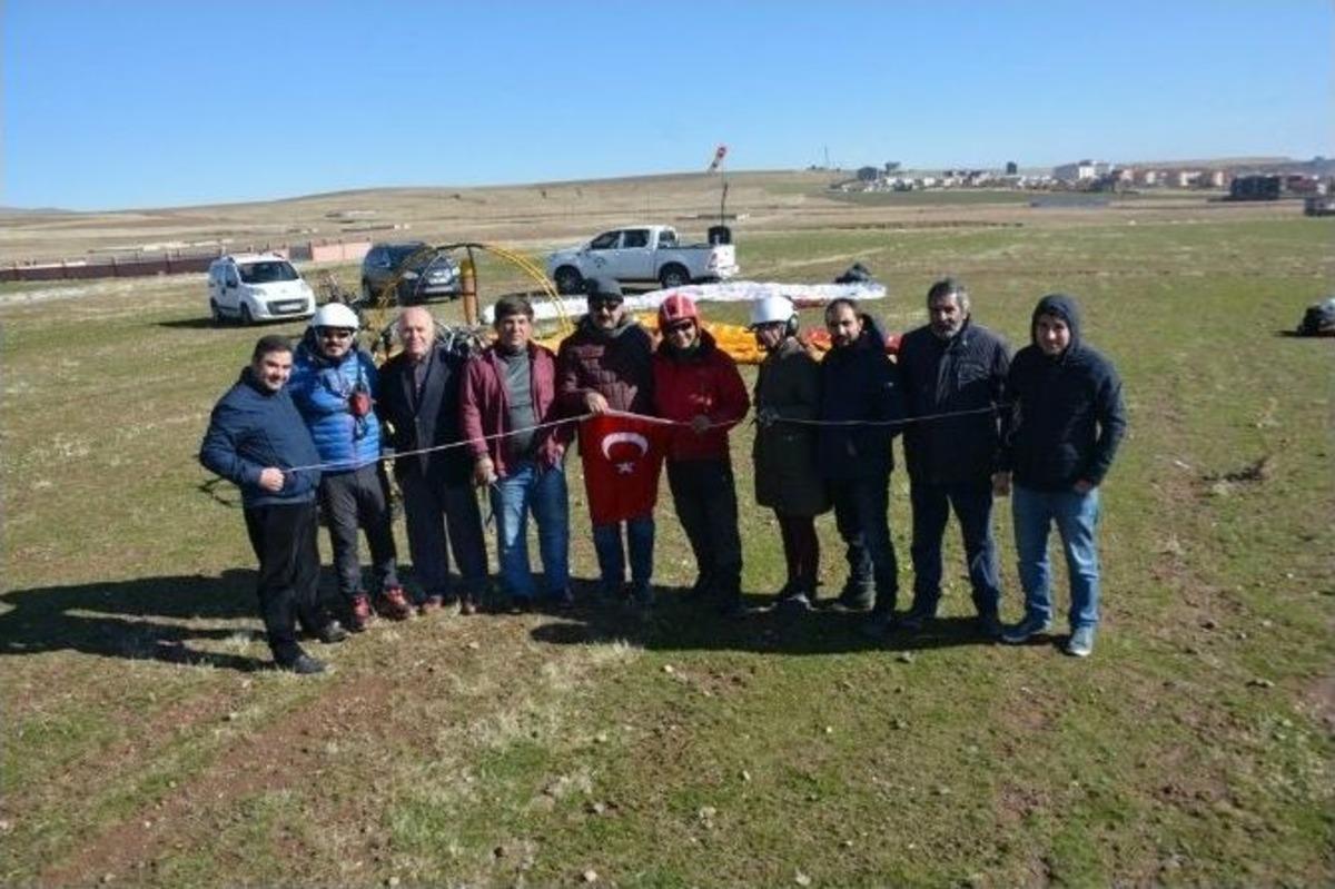 İranlılar Tatvan&rsquo;da Motorlu Yama&ccedil; Paraş&uuml;t&uuml; Yaptı