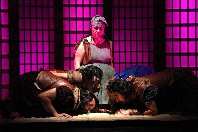 Bbşt, Savaş Baba Oyunun Galasını Yaptı 2