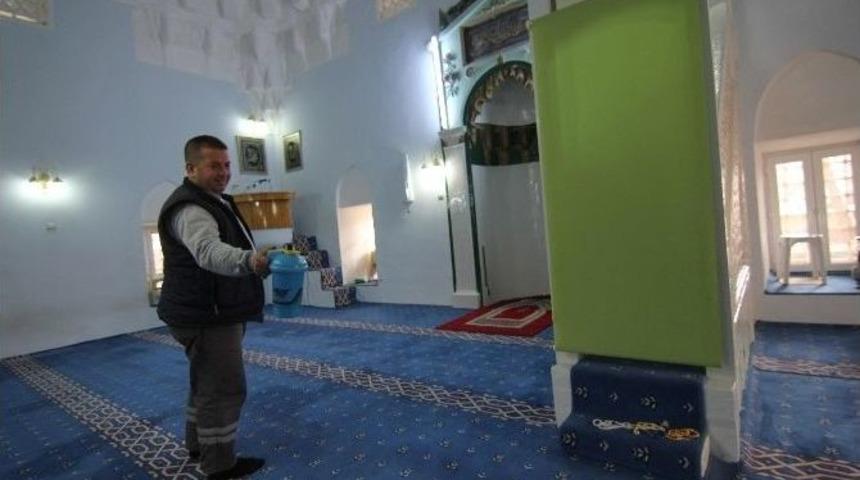 Menderes&rsquo;te Camiler Pırıl Pırıl