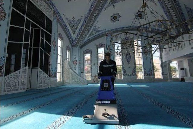 Menderes&rsquo;te Camiler Pırıl Pırıl 1