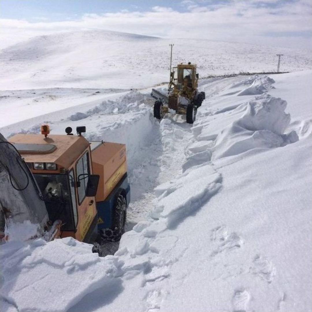 Ardahan &Ouml;zel İdare Ekiplerinin Karla M&uuml;cadelesi