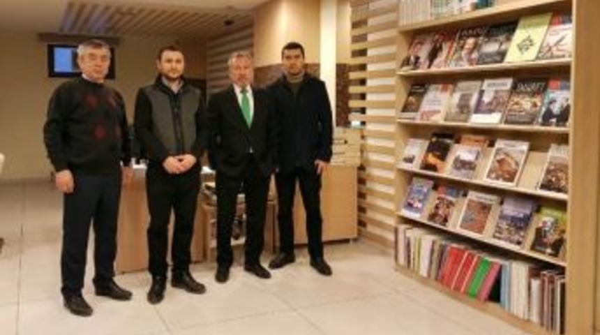 Akademisyenlerden Şehir K&uuml;t&uuml;phanesine Ziyaret
