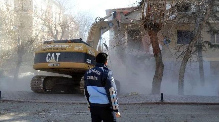 Zabıtadan Metruk Yapılara Sıkı Takip