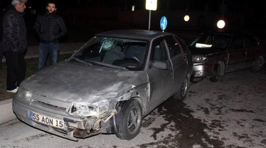 Samsun&rsquo;da İki Otomobil &Ccedil;arpıştı: 1 Yaralı
