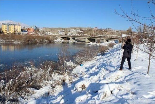 Ardahan’Da Kura Nehri Dondu