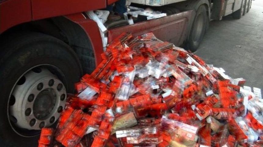 Tuzla&rsquo;da Ka&ccedil;ak Sigara Operasyonu