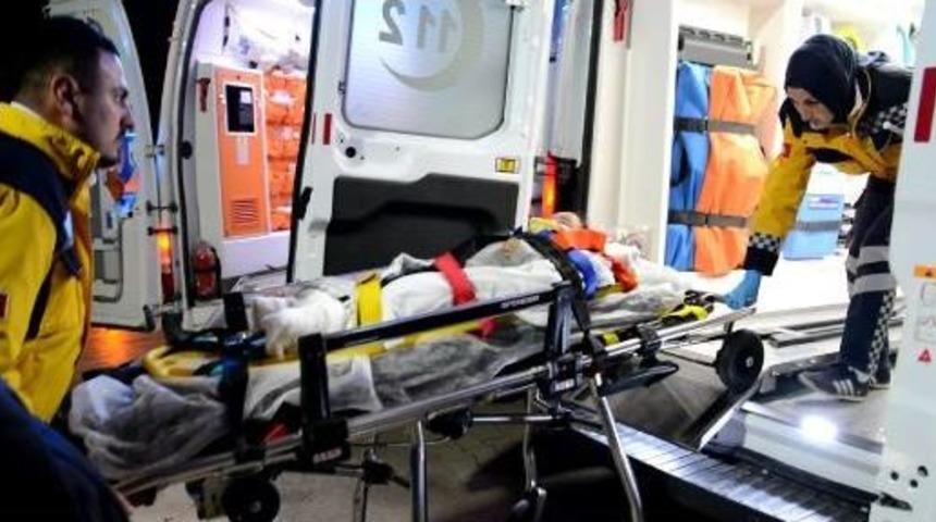 D&uuml;ğ&uuml;nden D&ouml;nen Aile Kaza Yaptı: 1 &Ouml;l&uuml;, 7 Yaralı