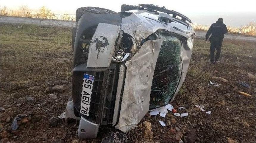 14 Yaşındaki &Ccedil;ocuk Babasının Aracıyla Kaza Yaptı: 3 Yaralı