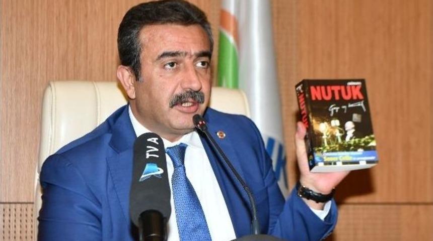 &Ccedil;ukurova Belediyesi Nutuk Dağıttı