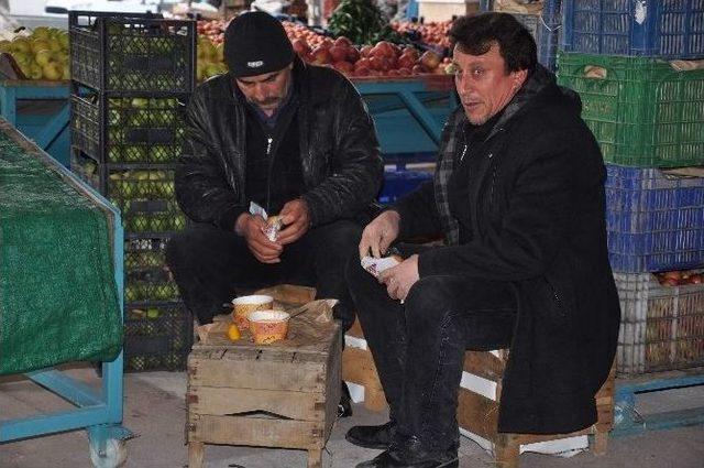Vali Yurtna&ccedil;, Pazarcı Esnafına &Ccedil;orba İkram Etti 1